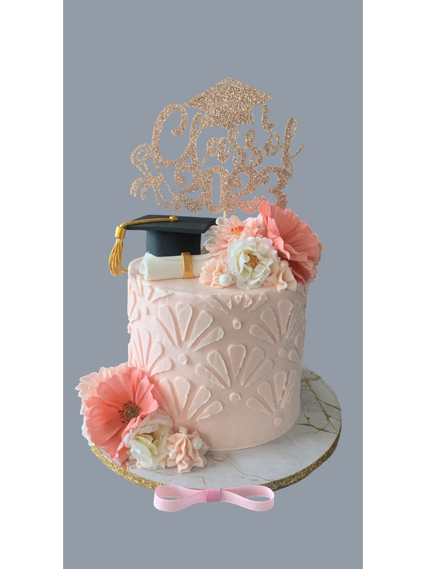 Sarah's Cakes graduation cake with 'Class of 2023' topper, diploma, and mortarboard.